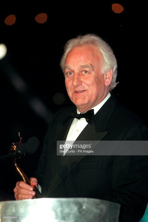 John Thaw (3 January 1942 – 21 February 2002) Physique: Average BuildHeight: 5’ 7½" (1.71