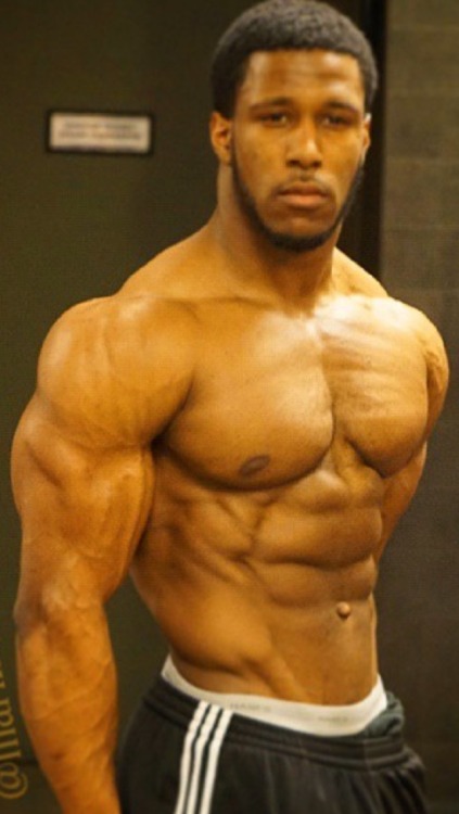 muscleworshipper08:So fucking FINE!!!
