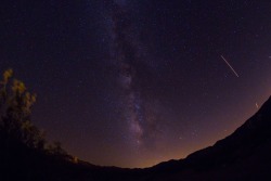 just–space:  Milkyway at Joshua Tree