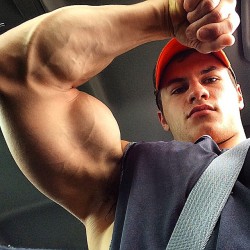servingsuperiormen:  Big arms are not everything, but it is hard not to be impressed. 