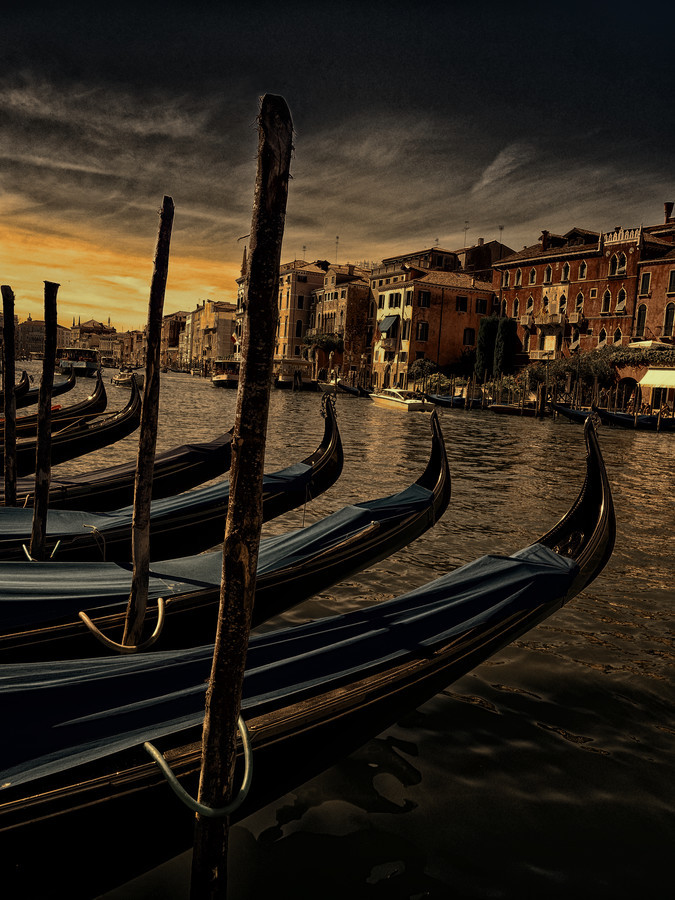 vicariousplacebo:  Venician Mood. by SaadSalem 