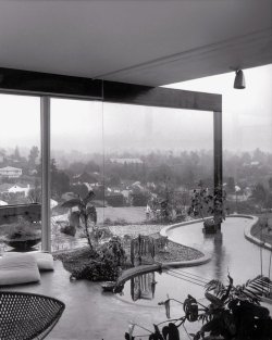 midcenturymodernfreak:  Blurred Lines | Architect: Richard Neutra This is a perfect example of integrating indoors and the outdoors. - Via