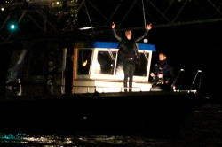 Direct-News:  Liam Shooting A New Video Onboard A Police Boat On The River Thames