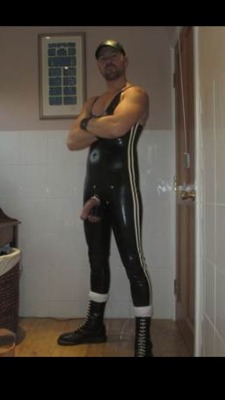 tightshort:  New rubber suit 