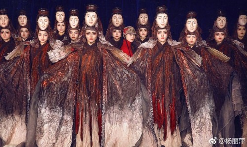 dressesofchina: Costumes for dance performance Pingtan Impressions. Designed by Cui Xiaodong