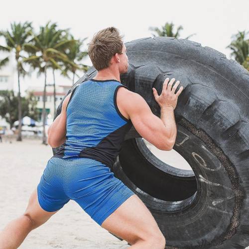 Baby got back. This is how our #captainaustralia, @calumwinsor, changes a tire. Damn. #calumwinsor