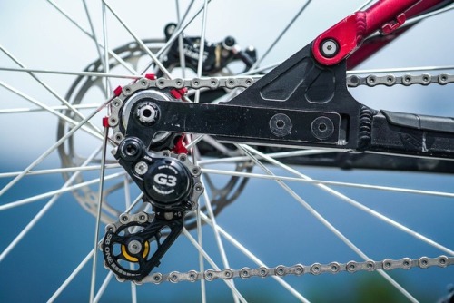 wdlabo: SB ONE BIKEPARTSってブランドなのか。 このテンショナーめっちゃカッコ良いな。www.sbonebikeparts.com/?language=en