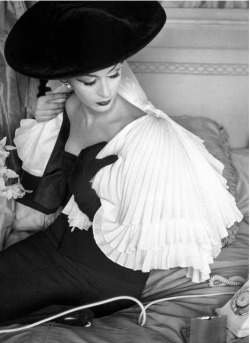 Vampdreaminginhollywood:  Dovima For Vogue, April 1956. Pleated Capelet And Black