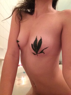 littleqsoddities:  Weed bath 