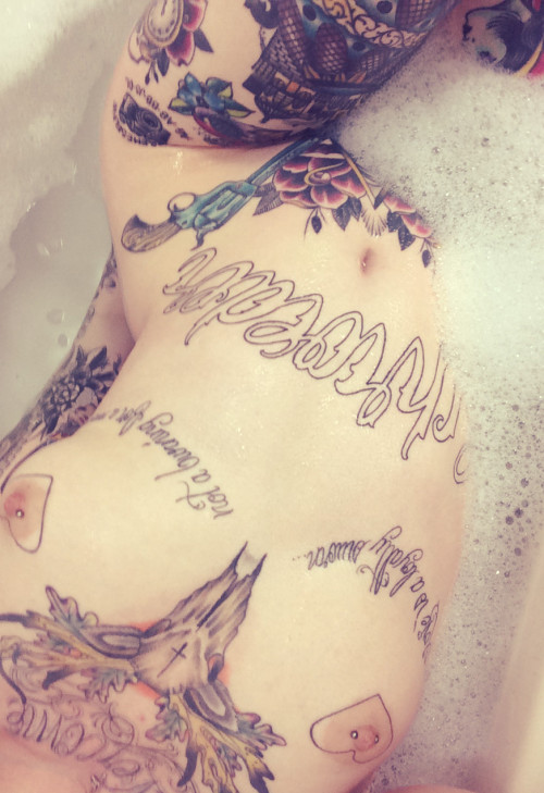 Porn bod-mod-girls:  Bathtime photos