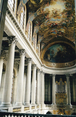 swagpizza:  La Chapelle Royale, Palace of Versailles, France by jivedanson on Flickr.   Brutal la foto