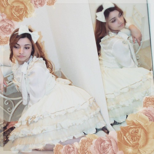 Wearing lolita again this weekend~ my cousine took me this picture, I’m so glad with this ❤ #e