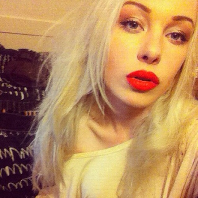 prettygrimxo:  snapchat me? @bananabelxo 😊