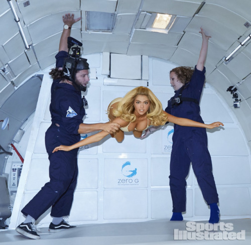 hardtohandleposts:  Kate Upton   In zero G?!?