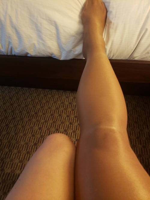 sexy-in-pantyhose: My First Post in Tights