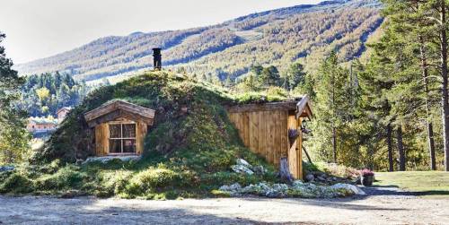 voiceofnature: Norwegian earth sheltered hut (based on norse and sami traditions).