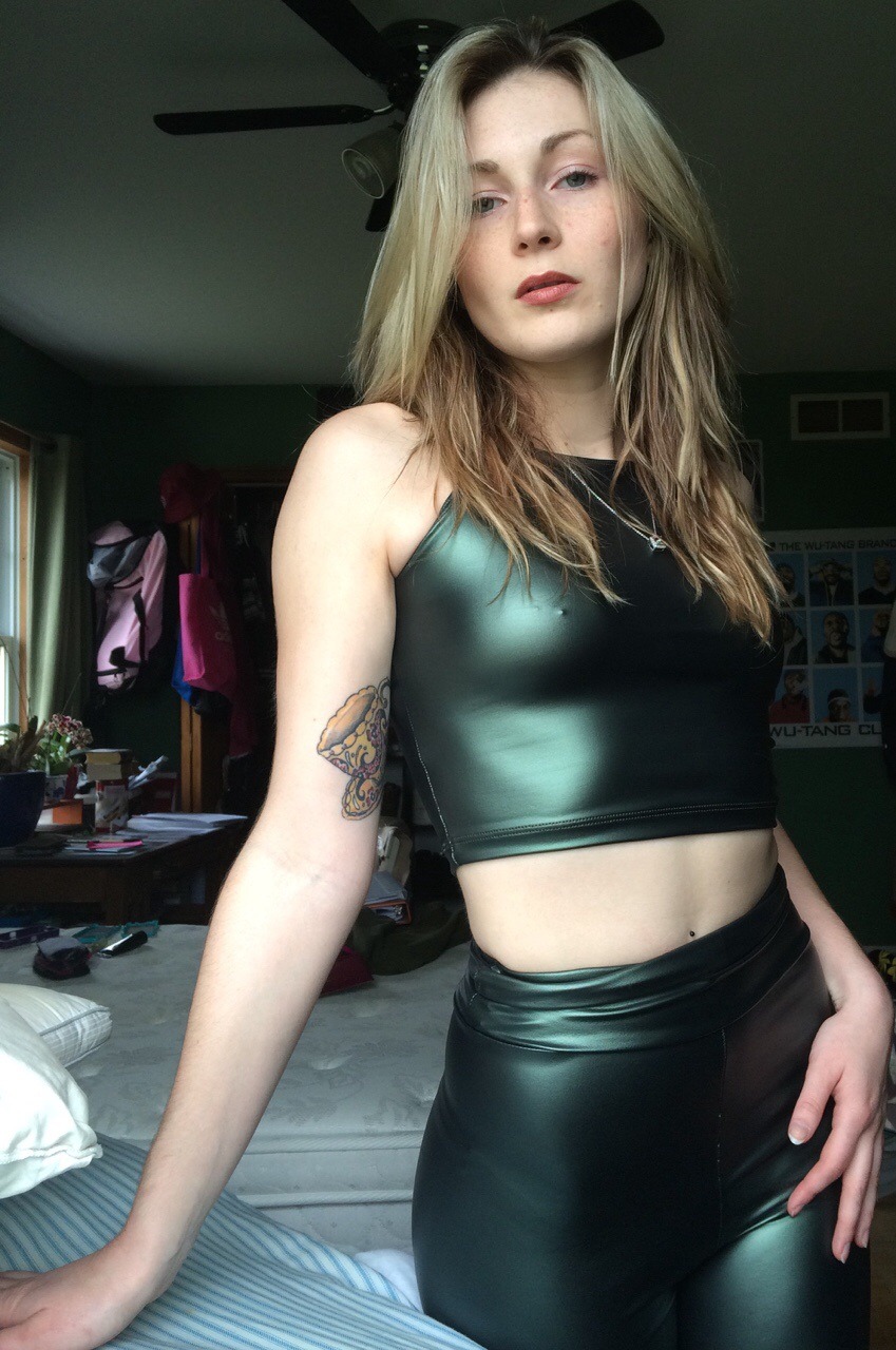 sexyshinygirls:  SEXYSHINYGIRLS.TUMBLR.COM 
