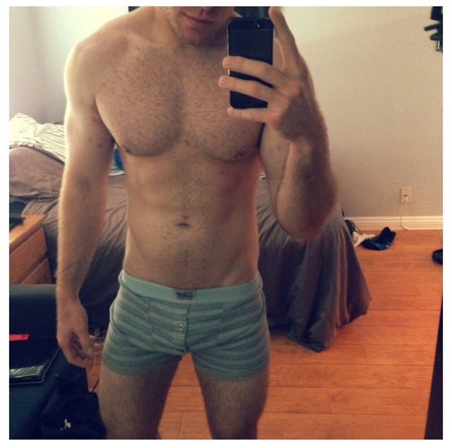 maleselfies:  hotmalesubmissions:  Hot Male Submissions Submit photos to: gaymer2164@yahoo.com