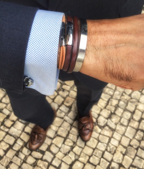 My choices for today.@cabodemar bracelets, grea suit, CrockettandJones loafers, bespoke shirt, cuff 