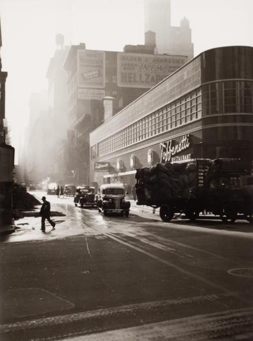 undr:Lou Stoumen. Sunrise 43rd Street at Times Square. 1940s