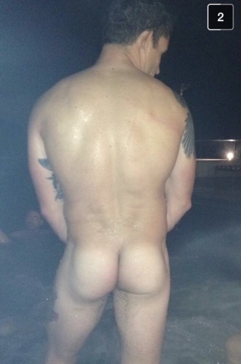 life is boring BUT BUTTS ARE GREAT 😊😏