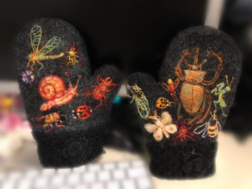 ink-the-artist - I felted mittens…with BUGS