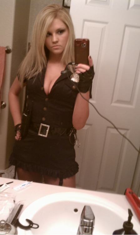 egacpl7879:  mymarinemindpart3:  mm this sexy girl right here… part 1  That’s one sexy girl for sure :) J&H