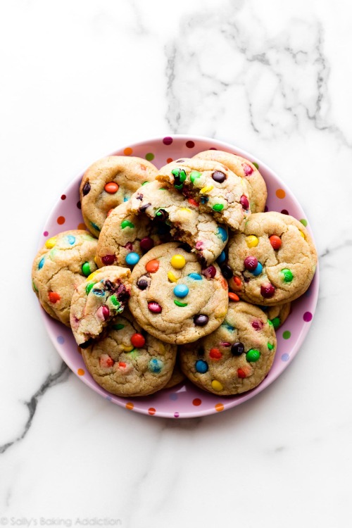 vtasty:vTasty- Visually Tasty Food Blog Rainbow M&M Cookies via Tumblr