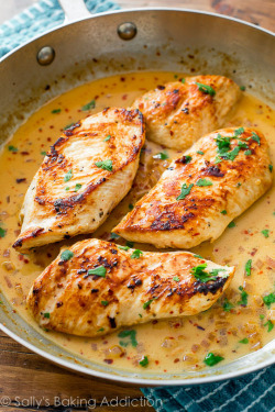 omg-yumtastic:  (Via: hoardingrecipes.tumblr.com) Skillet Chicken with Creamy Cilantro Lime Sauce - Get this recipe and more http://bit.do/dGsN 