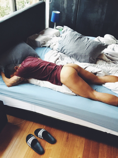 hot-sleeping-guys: Z-z-z Hot Sleeping Guys z-z-Z Your sumbissions on i_love_sleeping_guys(at)yahoo.c