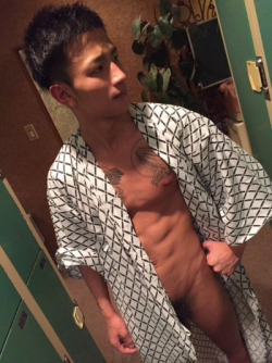 fuckmuscleman:  kanaskan:  hiappleandbanana: hankhanklin:  喜歡  好帥  我要死了救命  good boy