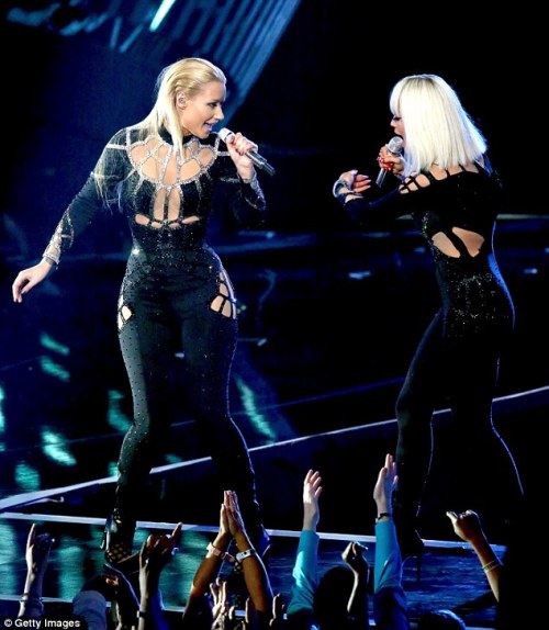 ‘I wanted to make out with her’: Rita Ora was turned down by Iggy Azalea at the VMAs&hel