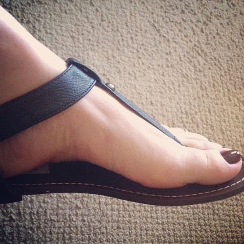 solecityusa:  Allison… feet so elegant!