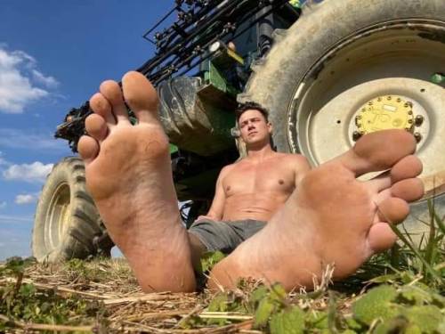 whitemalefeet:After a day of farming in the