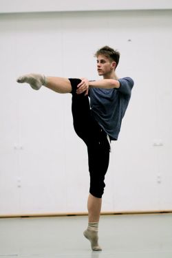 ohthentic:  balletboys1:  Jamie Nix Hessisches