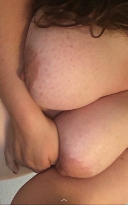littlekiss126:  Booobies!   Come join my premium snap chat! :)