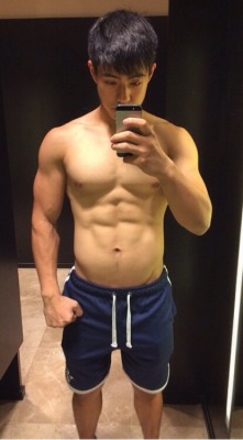 rebelziid:  GWiP Hunk  [ For more hot GWiPs , visit GuysWithiPhones.com. ] Don’t forget to follow GWiP on Instagram. 