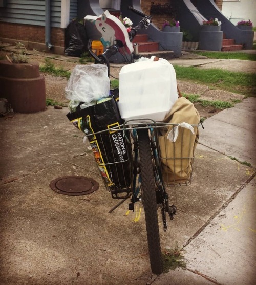 This morning errand run included 4 99 cent breakfast trays from Dunbars and lots of party supplies for @lurkography birthday!
#bikeeverywhere #lowcarbonfootprint #NewOrleans #nolabikelife (at Uptown - Carrollton, New Orleans, Louisiana)