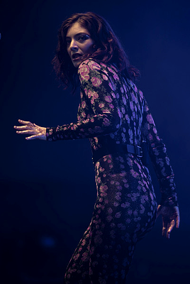 lorde-daily:Lorde performs on day 2 of the Glastonbury Festival 2017 at Worthy Farm, Pilton on June 