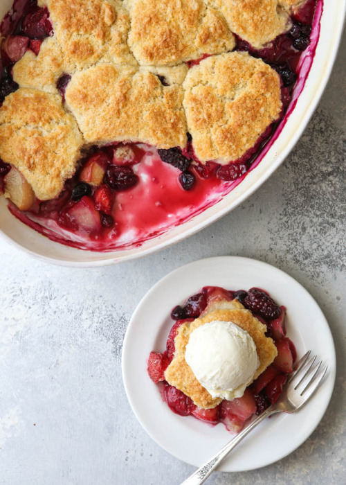 dessertdeliciousness:  Ultimate Summer Fruit Cobbler