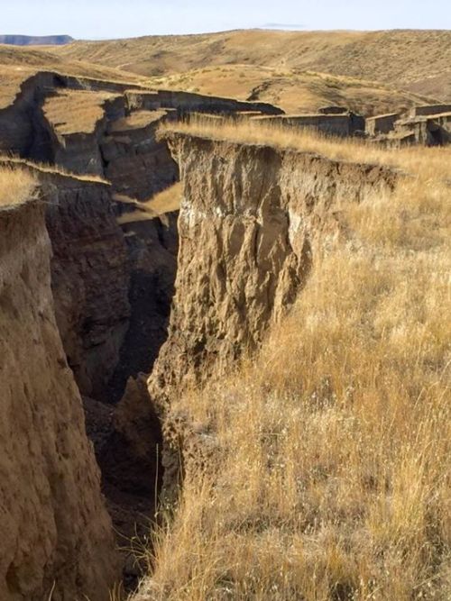 micdotcom:  A fissure 750 yards long and 50 yards wide just appeared in Wyoming’s Bighorn Mountain range. How did it happen? “Apparently, a wet spring lubricated across a cap rock.”