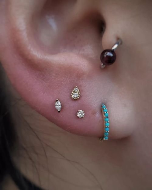 Fresh triple lobe project featuring an assortment of diamonds set in yellow gold  #appmember #safepi