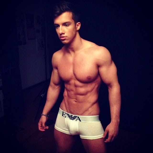 whitepapermuscle:  Tim Gabel 