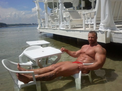oxyparis:  Muscle daddy