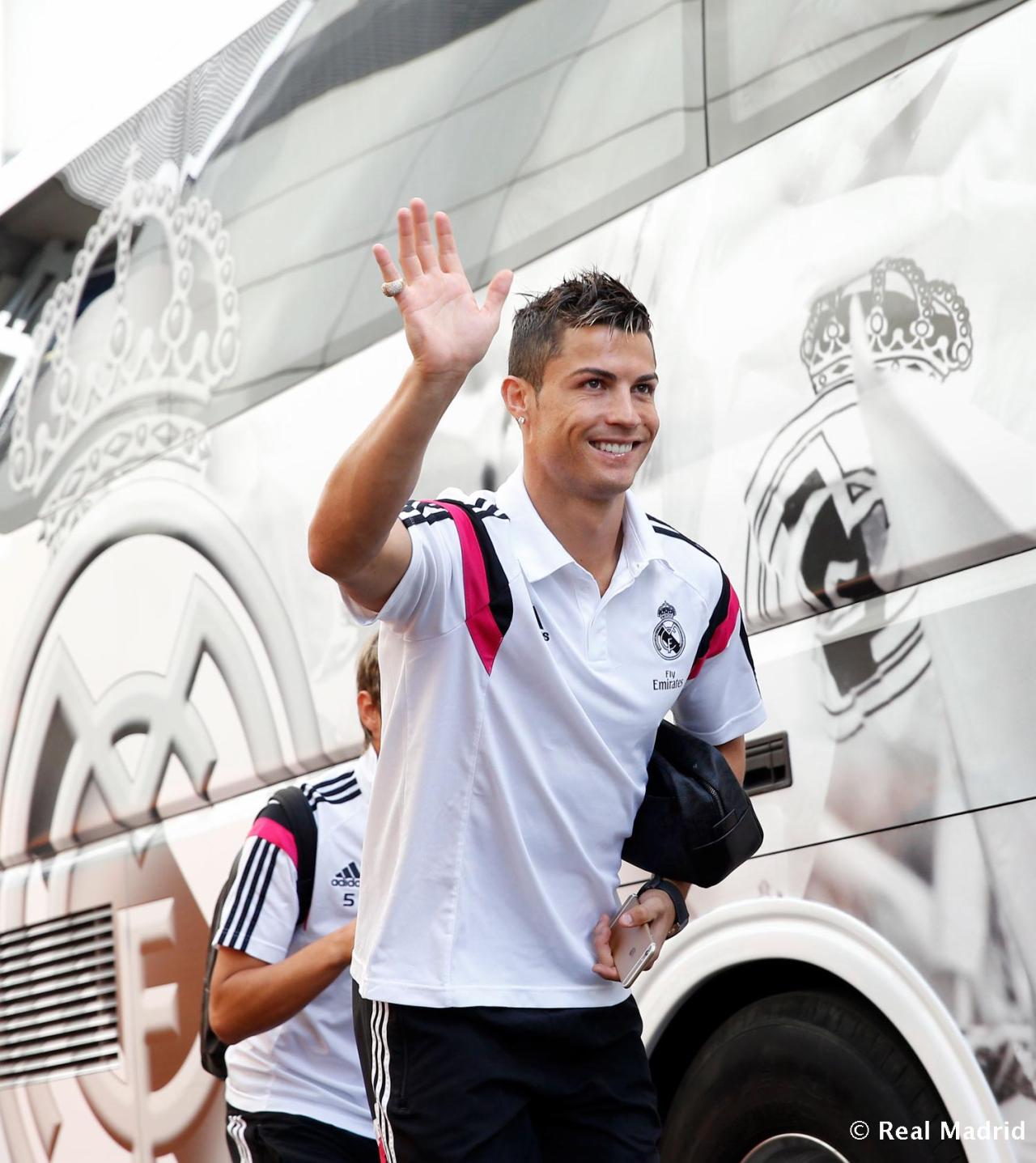 All about Cristiano Ronaldo dos Santos Aveiro — caseallas: This gif though  just its like