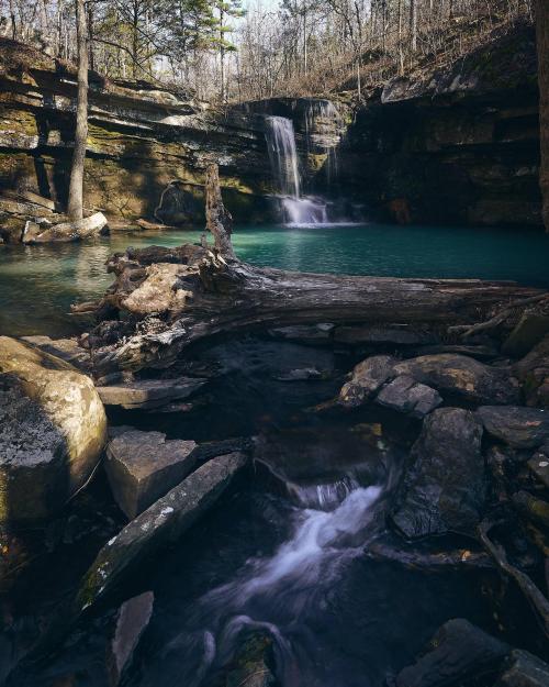 oneshotolive:  Ozark National Forest Waterfall, Arkansas (OC) [2160x2700] 📷: iGoByFrank 