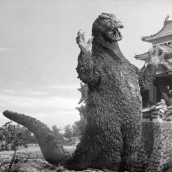 citystompers:  Mothra vs. Godzilla (1964)  GRINDHOUSE