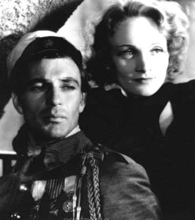 vintagegif-hottub:Marlene Dietrich and Gary Cooper behind scenes of “Marocco”,1930s