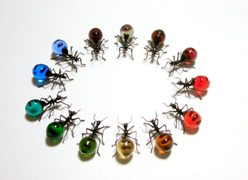 zooophagous: archiemcphee:  Lets join the Department of Gorgeous Glass Art as they pick up their loupes to marvel at these life-size glass insects created by Japanese sculptor Yuki Tsunoda, including the only mosquitos we won’t swat. Tsunoda creates