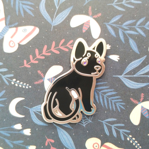 it’s international cat day! fightin’ felines are some of my favourite pins to design 